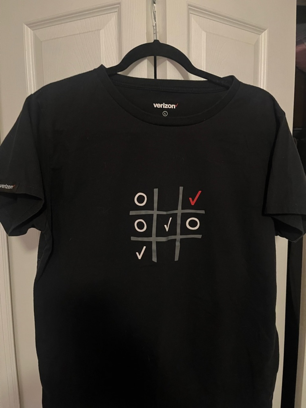 Verizon Women’s Black Short-Sleeve Graphic Tee with logo size Large